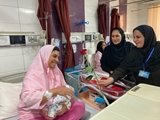 تقدیر مدیر و مدیر دفتر پرستاری از مادران بستری در بیمارستان مادر و کودک شوشتری به مناسبت هفته ملی جوانی جمعیت 